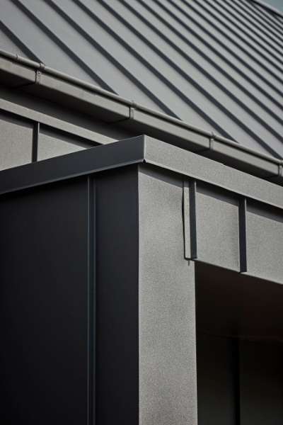 Rotes Backsteinhaus aus den 70er Jahren – in Stahlprofile „verpackt“!, Bakkelyparken 37, 8680 Ry, Dänemark